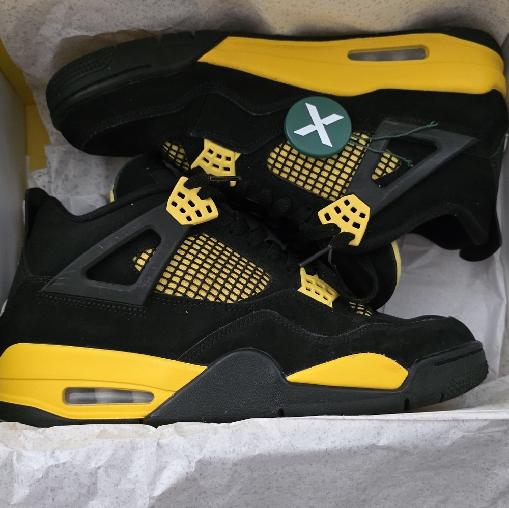  Nike Air Jordan 4 Retro "Thunder" - Size 10